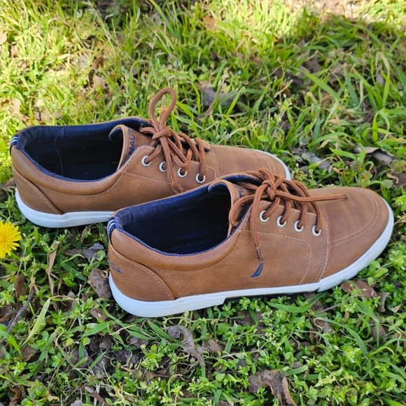 NAUTICA  TALLA 5  COLOR CAFE - Picture 4 of 10